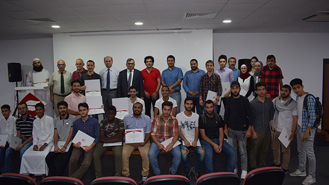 Web tasarımı ve uygulamaları ile bilgisayar donanımı ve bakımı atölye çalışmalarını tamamlayan öğrencilere sertifikaları verildi