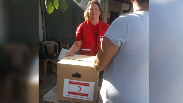 Kızılay Derneği tarafından ada genelinde ramazan gıda kolileri dağıtıldı