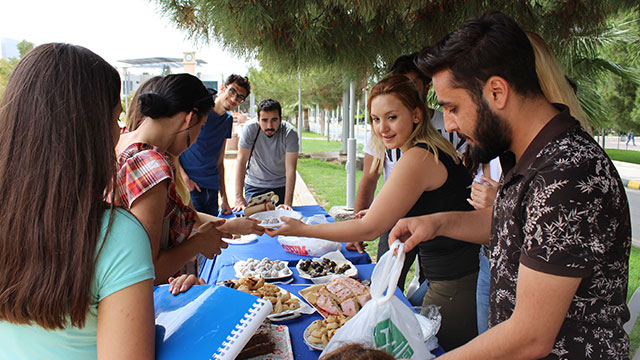 LAÜ öğrencileri sokak hayvanlarını unutmadı