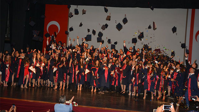 YDÜ Hukuk Fakültesi  2017-2018 Bahar Dönemi Mezuniyet Töreni gerçekleştirildi