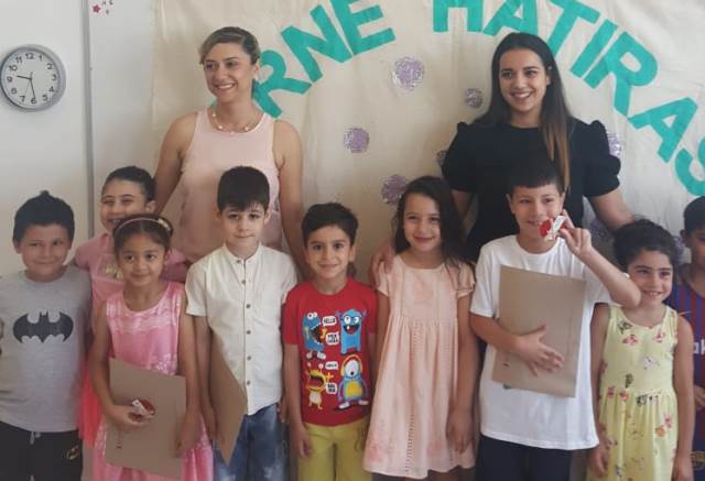 Öğrenciler karnelerini aldı