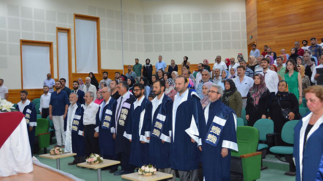 YDÜ İlahiyat Fakültesi 4. Dönem Mezuniyet Töreni gerçekleştirildi