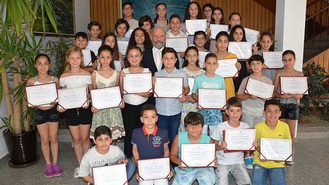 Dr. Suat Günsel Bursu kazanan öğrencilere başarı belgeleri verildi…