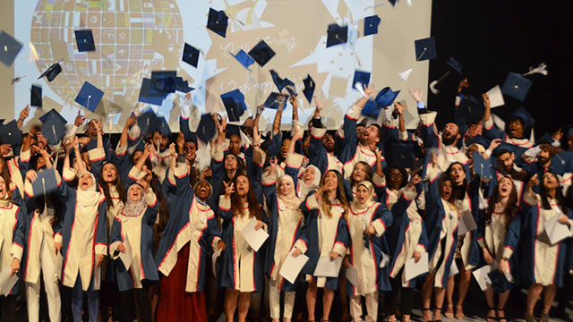 DAÜ Eczacılık Fakültesi Mezunları yemin etti