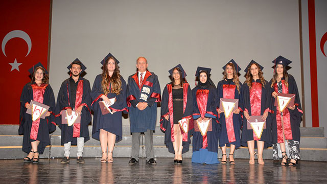 YDÜ Sağlık Hizmetleri Meslek Yüksekokulu 11. Dönem Mezuniyet Töreni gerçekleştirildi