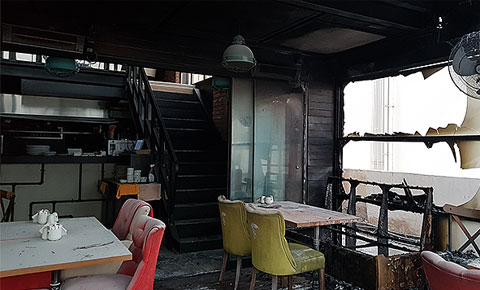 Yanıcı madde döküp ateşe verdiler