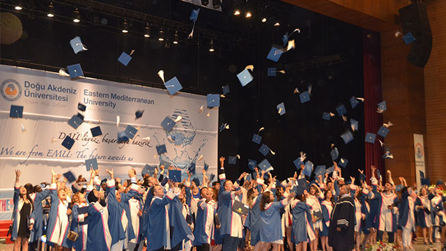 DAÜ Doktora ve Yüksek Lisans öğrencileri diplomalarını aldı