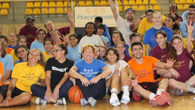 ABD Büyükelçisi Doherty, Peace Players’in yaz kampını ziyaret etti