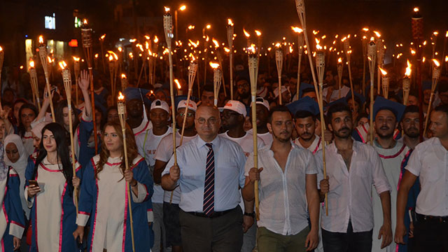 DAÜ 2017-2018 Akademik Yılı Mezunları Fener Alayı ile kente veda etti