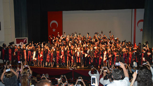 Yakın Doğu Üniversitesi Fen-Edebiyat Fakültesi Mezuniyet Töreni gerçekleştirildi