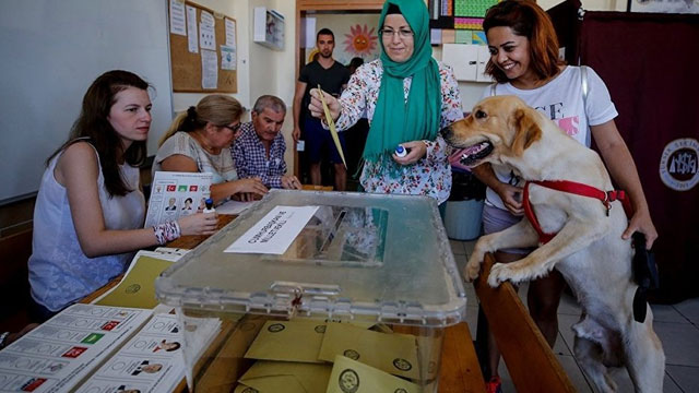 Türkiye'de oy verme işlemi tamamlandı, sayım başladı