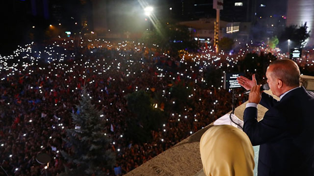 Erdoğan: “Türkiye’nin diz çökmesini bekleyenlere derslerini hep birlikte verdik”