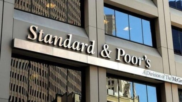 S&P Yunanistan'ın kredi notunu yükseltti