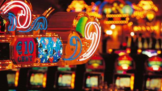 Güney Kıbrıs’taki ilk uydu kumarhane bugün Limasol’da açılıyor