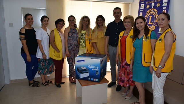 Güzelyurt Yeşilada Lions Kulübü, Güzelyurt Sağlık Merkezi’ne çok fonksiyonlu lazer yazıcı bağışladı