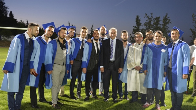 Akıncı mezunlara seslendi: “Bilimin ışığında araştırın, soruşturup değerlendirin ve gözü kapalı her konuyu kabul etmeyin”