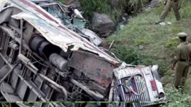 Hindistan'da otobüs kazası: 30 ölü