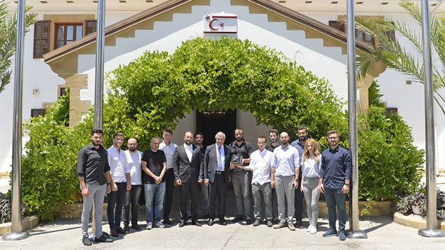 Cumhurbaşkanı Akıncı, YDÜ Robotik Futbol Takımı’nı kabul etti