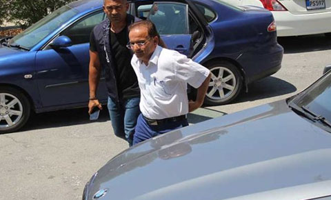 Silinen borçlar cep telefonuyla fotoğraflandı