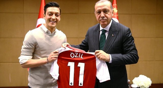 Almanya Futbol Federasyonu, Mesut Özil'den açıklama bekliyor