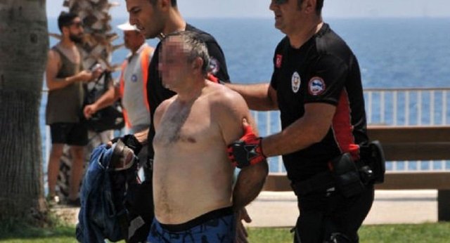 Çocuk tacizlerini protesto sırasında taciz