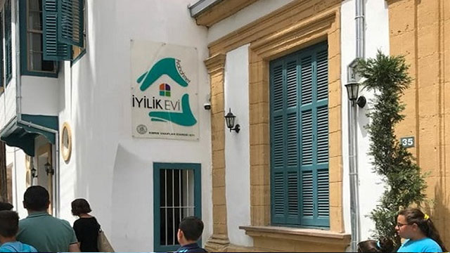 Vakıflar İyilik Evi’nin dikiş-nakış kursu öğrencileri ilk kıyafetlerini dikti