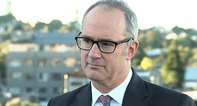 Yeni Zelanda'da Ulaştırma Bakanı'na uçakta telefonla görüştüğü için para cezası