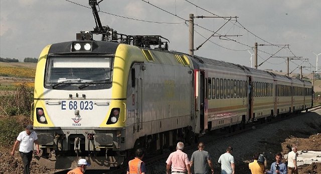 24 kişinin öldüğü tren kazasının yaşandığı hatta seferlere başlandı