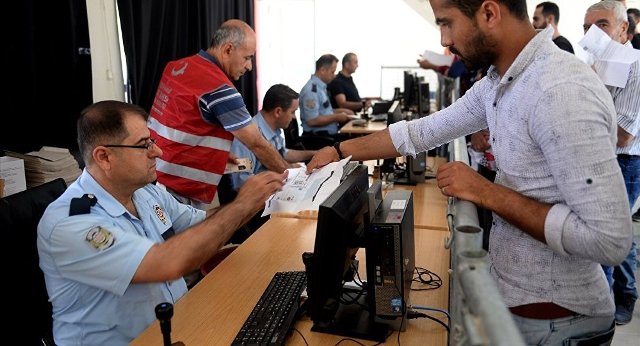 Suriyelilere Türkçe eğitimi verilecek, meslek sahibi olmaları için kurslar düzenlenecek