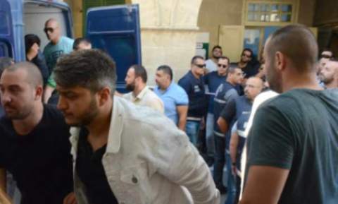 Evraklarda ve çeklerde Piskobulu’nun imzası var