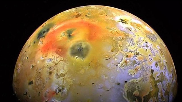 Juno, Jüpiter'in uydularından İo'da yanardağ olduğunu saptadı