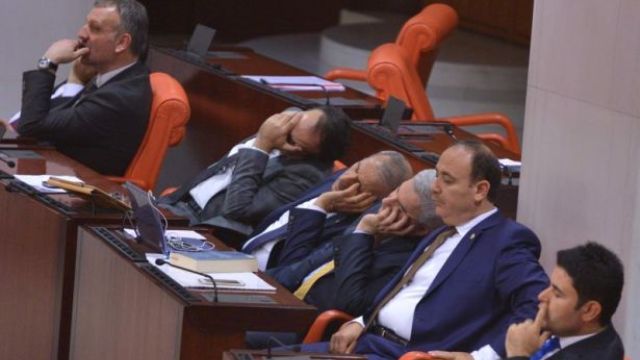 Emekçiler zam beklerken vekillere 'kıyak' düzenlemesi yapıldı