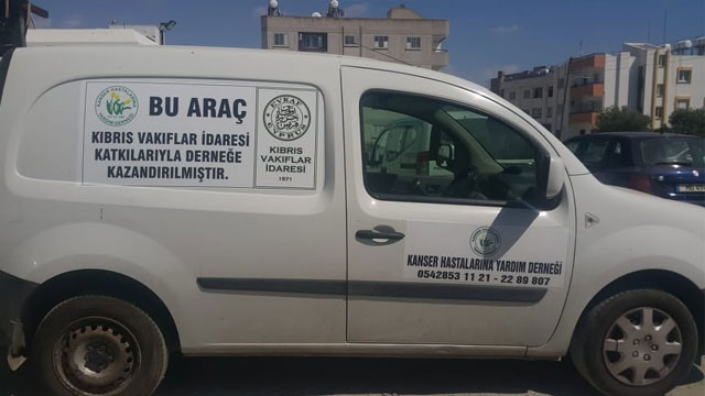 Kıbrıs Vakıflar İdaresi’nden Kanser Hastalarına Yardım Derneği’ne araç bağışı