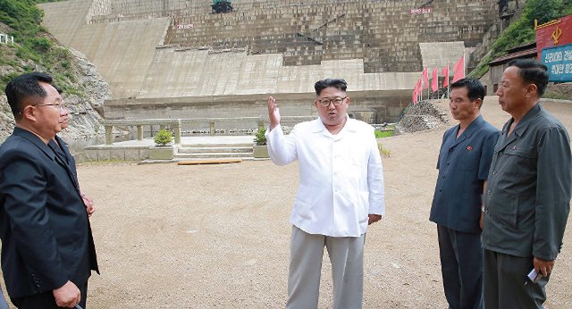 Kuzey Kore lideri Kim inşaatı bitmeyen elektrik santrali nedeniyle öfkelendi