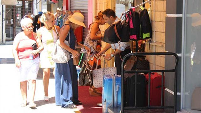 “Kıbrıslı Türklerin alışverişlerinde azalma, Rumların alışverişlerinde artış”