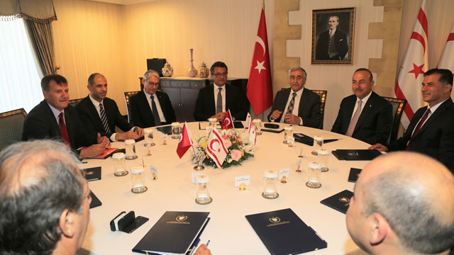 Akıncı, Çavuşoğlu ve Meclis’te temsil edilen partilerin temsilcileriyle toplantıda bir araya geldi