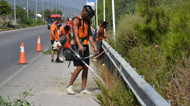 Girne batı çevre yolu temizleniyor