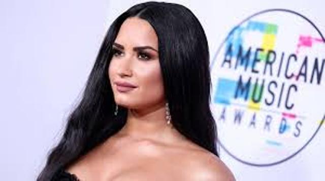 Şarkıcı Demı Lovato'nun aşırı dozdan hastaneye kaldırıldığı iddia edildi