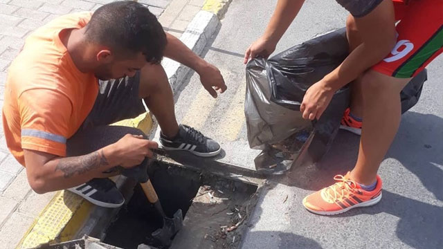 Girne’de yağmur suyu ızgaraları temizleniyor