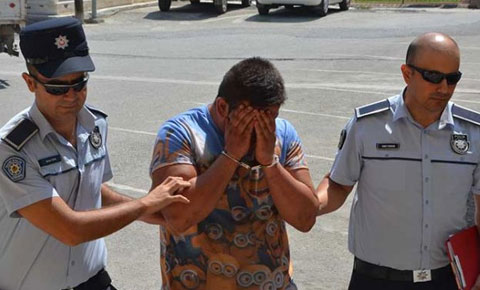 Polisleri görünce saklanmaya çalıştı