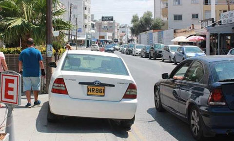 Kaldırımlar otopark oldu