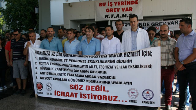 Devlet hastaneleri ve sağlık merkezlerinde örgütlü dört sendika uyarı grevi yaptı