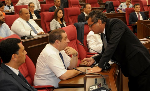 Denktaş: "Hükümetin alacağı kararlarla sorunun tamamen çözülmesi mümkün değil…”