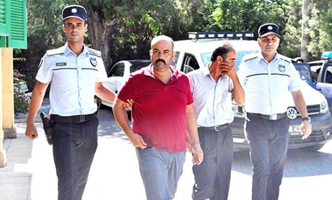 Meyhane masasında silahını çaldırdı