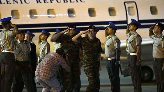 Türkiye’de serbest bırakılan Yunan askerler ülkelerine döndü