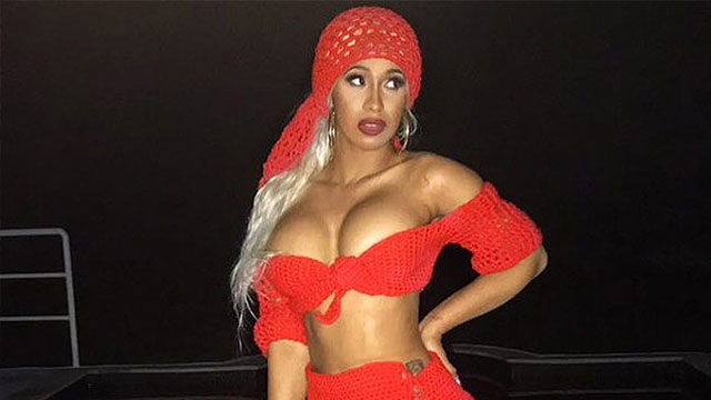 Cardi B'den çırılçıplak poz!