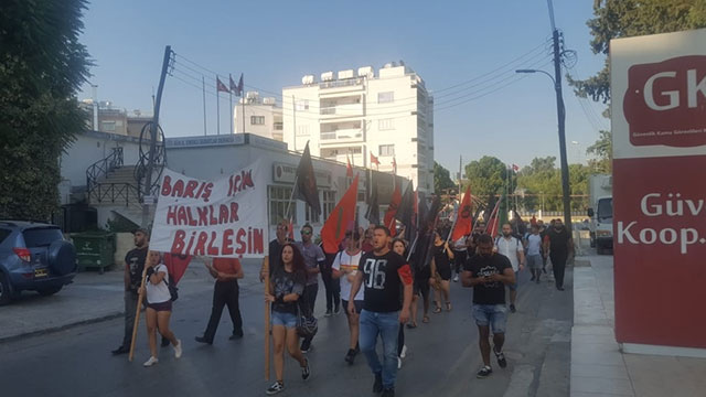 1 Eylül Dünya Barış Günü nedeniyle Cumhurbaşkanlığı önünde eylem yapıldı