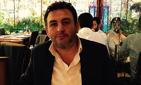 Yemek yediği sırada rahatsızlanarak yaşamını yitirdi