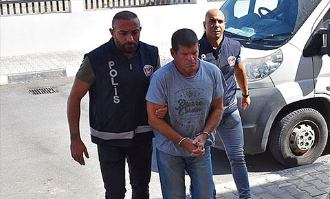 Balkonda 4 kök Hintkeneviri bitkisi