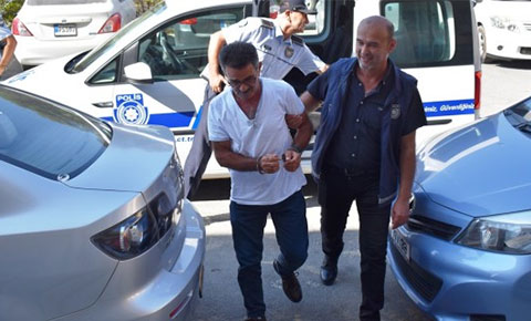 Evinde 9 parça eski eser bulundu